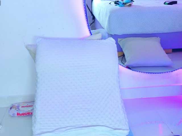 AlliciaKim live cam on BongaCams