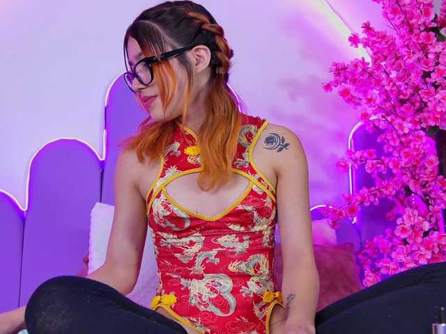 AlliciaKim live cam on BongaCams