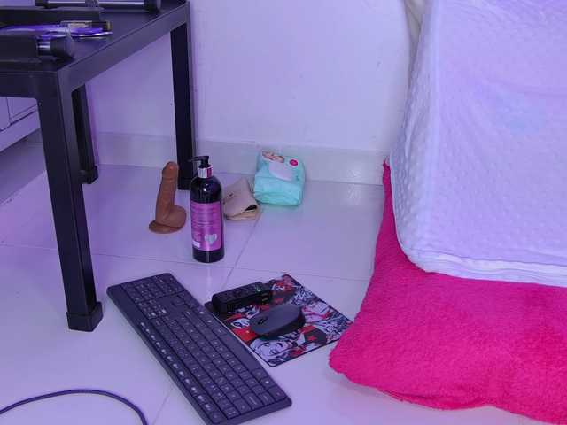 AlliciaKim live cam on BongaCams