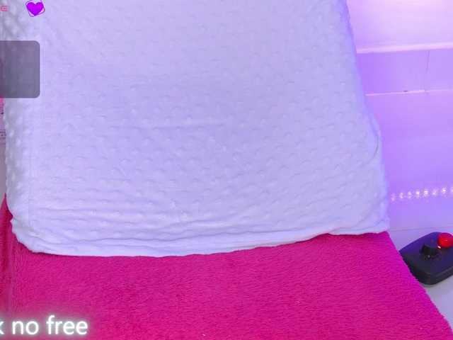 AlliciaKim live cam on BongaCams