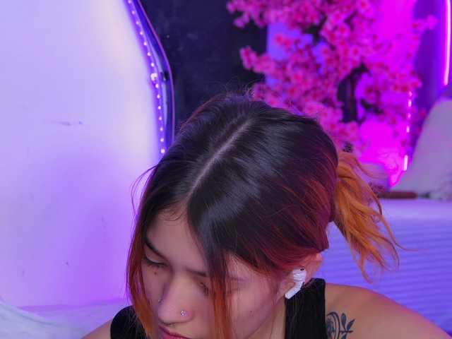 AlliciaKim live cam on BongaCams