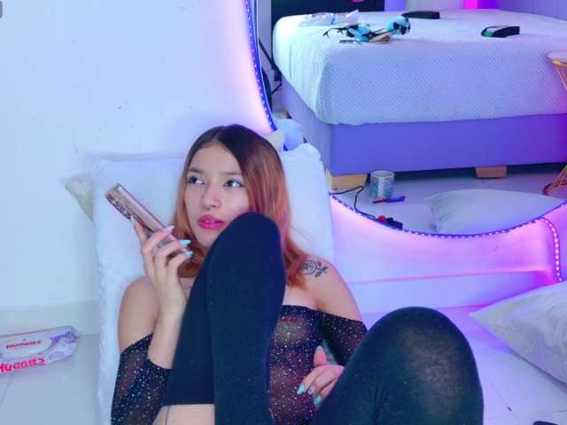 AlliciaKim live cam on BongaCams