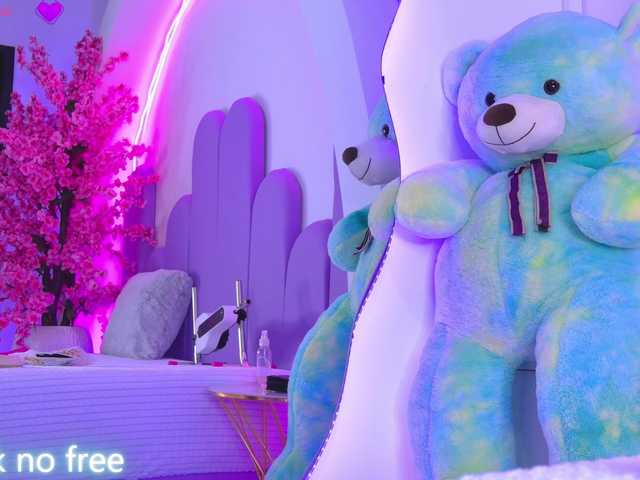 AlliciaKim live cam on BongaCams