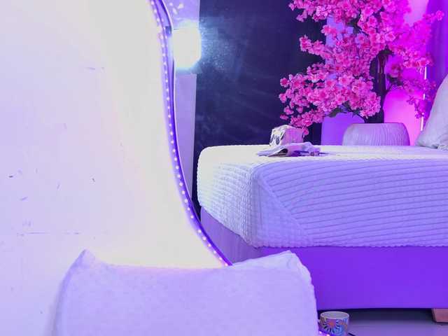 AlliciaKim live cam on BongaCams