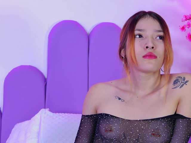 AlliciaKim live cam on BongaCams