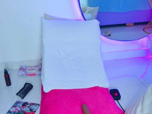 AlliciaKim live cam on BongaCams