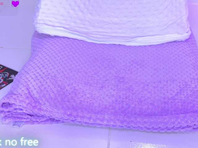 AlliciaKim live cam on BongaCams