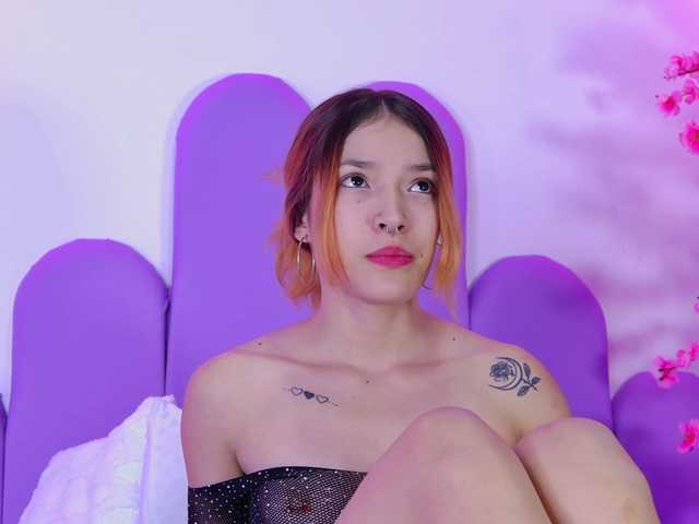 AlliciaKim live cam on BongaCams