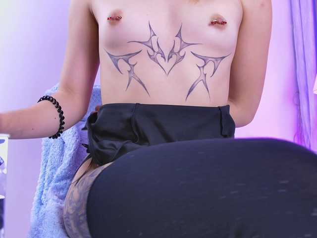 AlliciaKim live cam on BongaCams