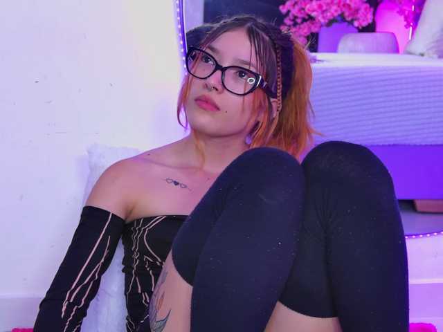 AlliciaKim live cam on BongaCams