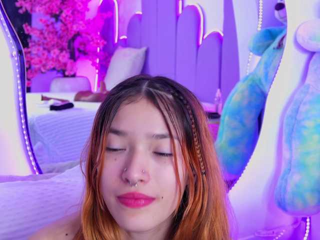 AlliciaKim live cam on BongaCams