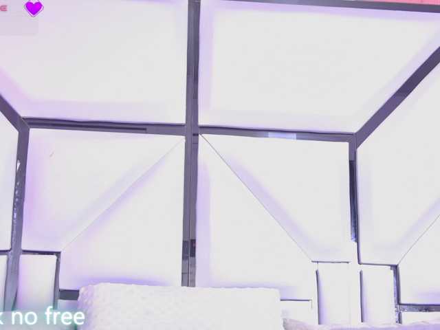 AlliciaKim, en directo ahora en BongaCams