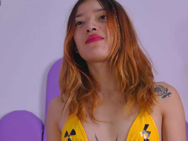 AlliciaKim live cam on BongaCams