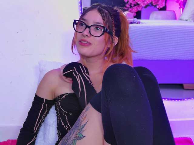 AlliciaKim live cam on BongaCams