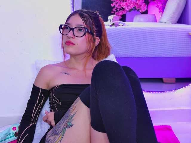 AlliciaKim live cam on BongaCams