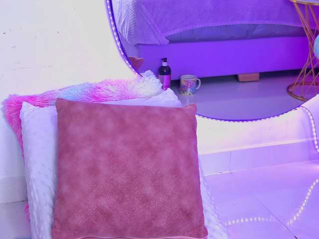 AlliciaKim live cam on BongaCams