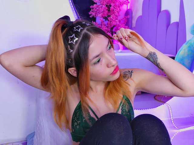 AlliciaKim live cam on BongaCams