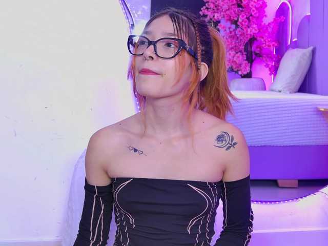 AlliciaKim live cam on BongaCams