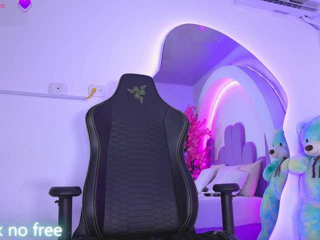 AlliciaKim live cam on BongaCams