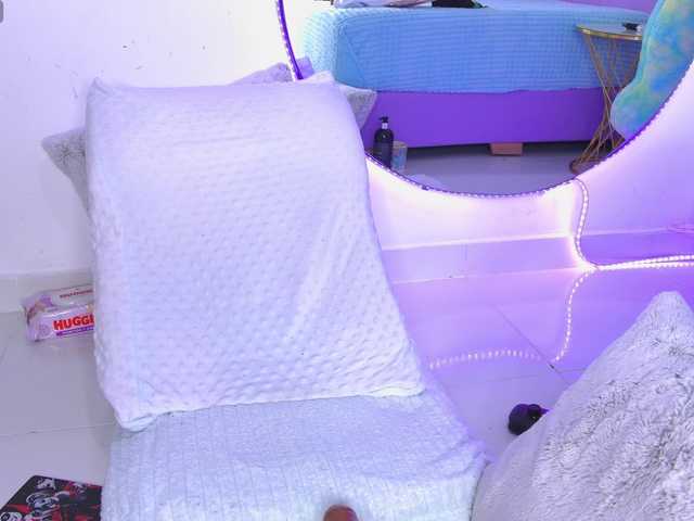 AlliciaKim live cam on BongaCams