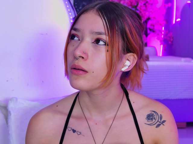 AlliciaKim live webcam show