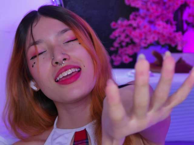 AlliciaKim live cam on BongaCams