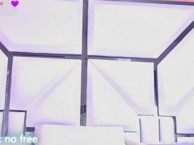 AlliciaKim, en directo ahora en BongaCams