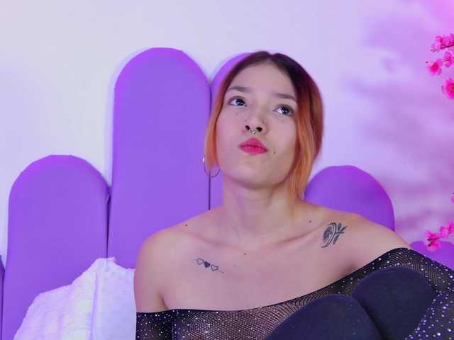 AlliciaKim live cam on BongaCams