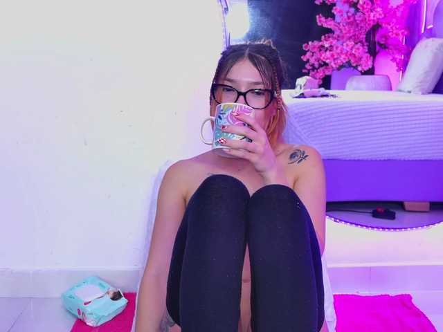 AlliciaKim live webcam show