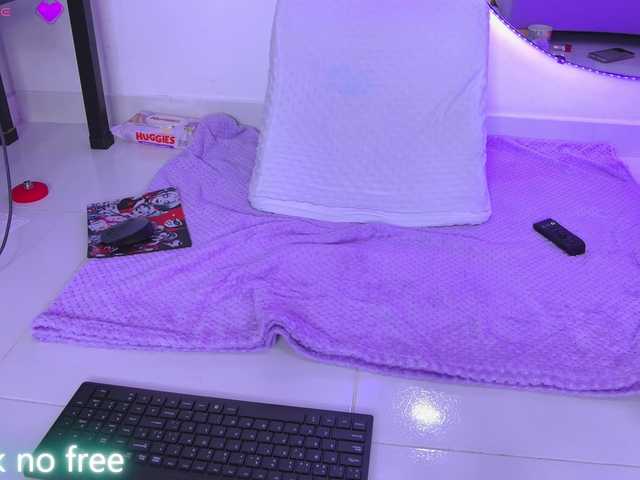 AlliciaKim live cam on BongaCams