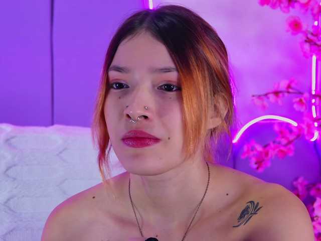 AlliciaKim live webcam show