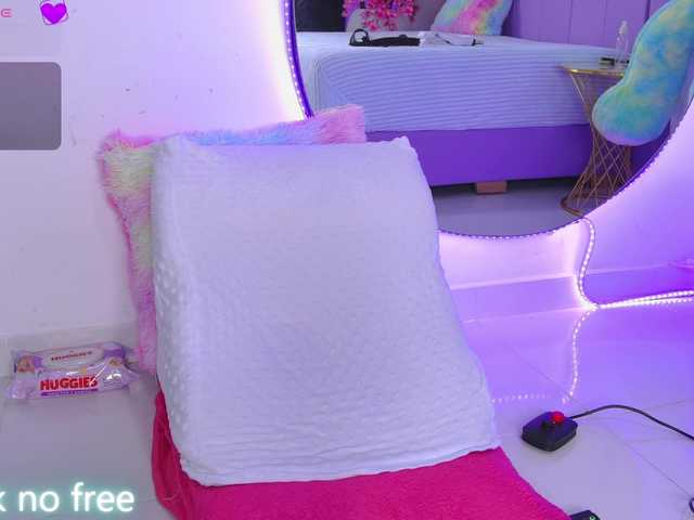 AlliciaKim live cam on BongaCams