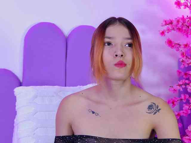 AlliciaKim webcam