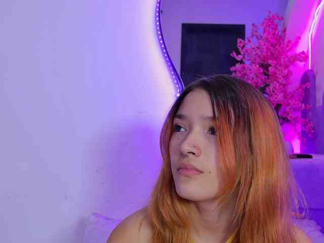 AlliciaKim webcam