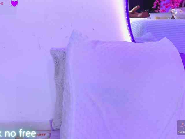 AlliciaKim webcam