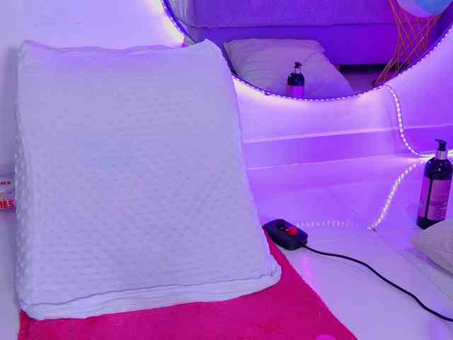 AlliciaKim webcam