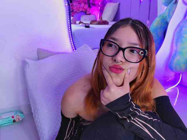 AlliciaKim webcam