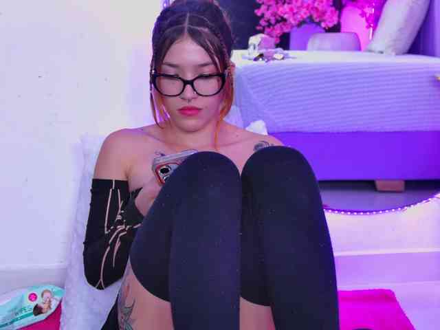AlliciaKim webcam