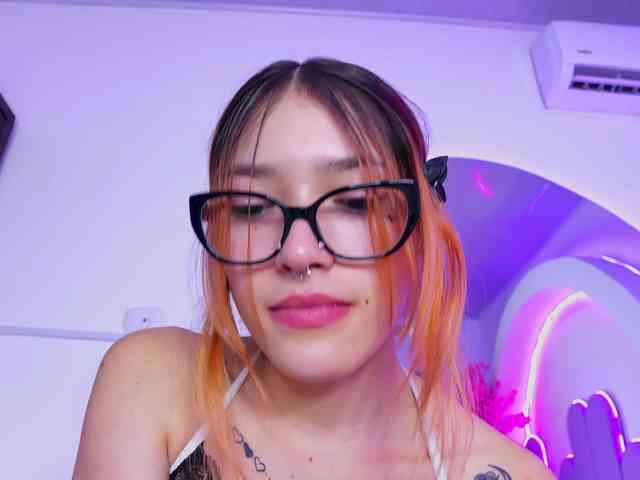 AlliciaKim webcam