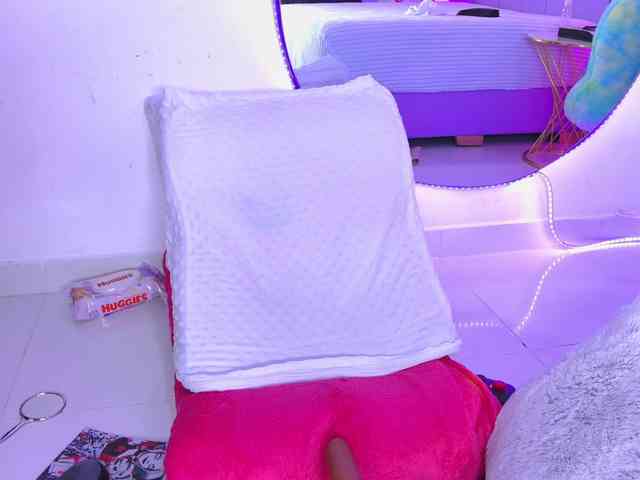 AlliciaKim webcam