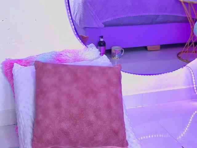AlliciaKim webcam