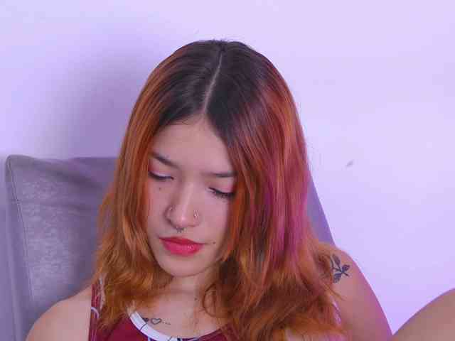 AlliciaKim webcam