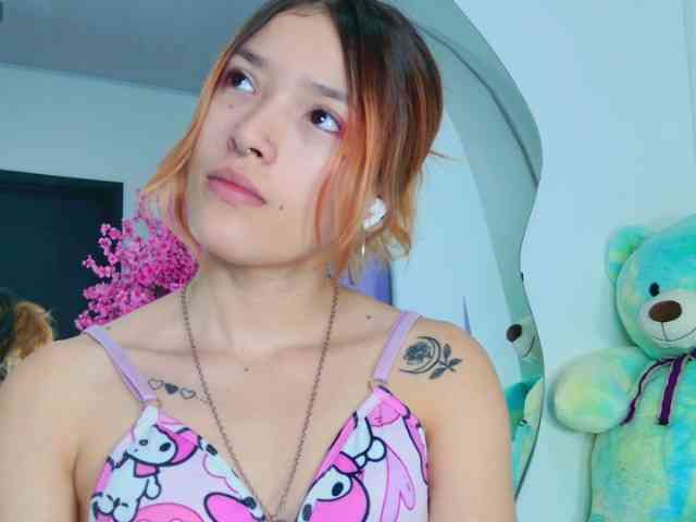 AlliciaKim webcam