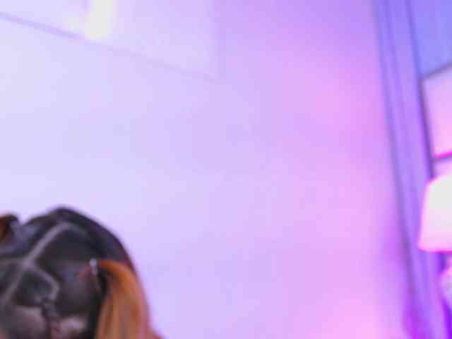 AlliciaKim webcam