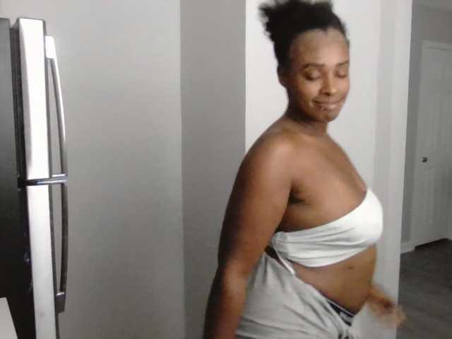 loyalbambi live cam on BongaCams