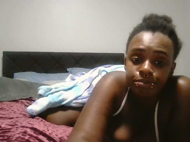 loyalbambi live cam on BongaCams