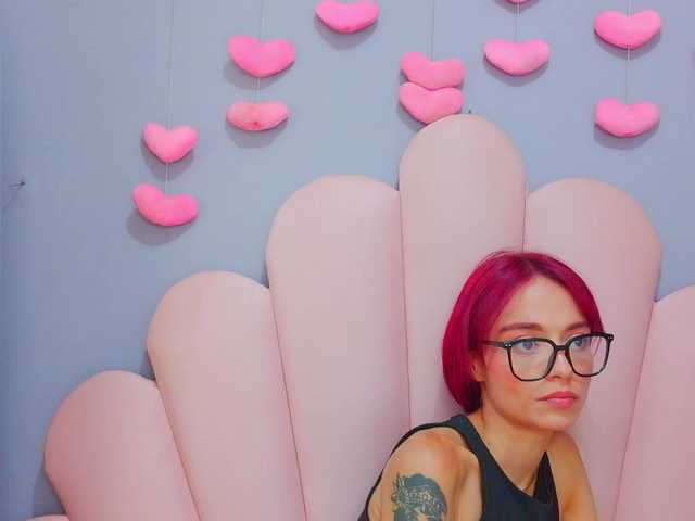 LUCYMILLER live cam preview