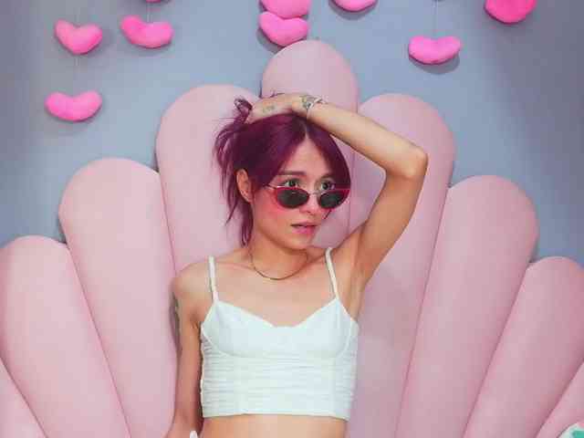 LUCY_MILLER webcam