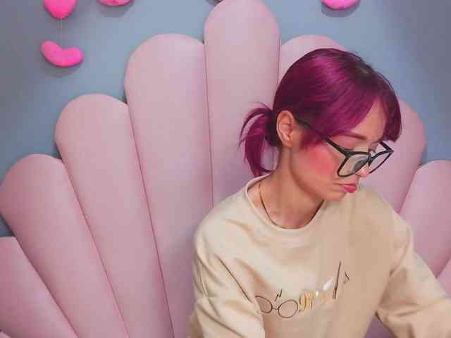 LUCY_MILLER webcam