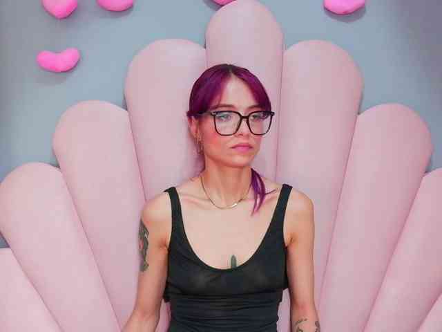 LUCY_MILLER webcam